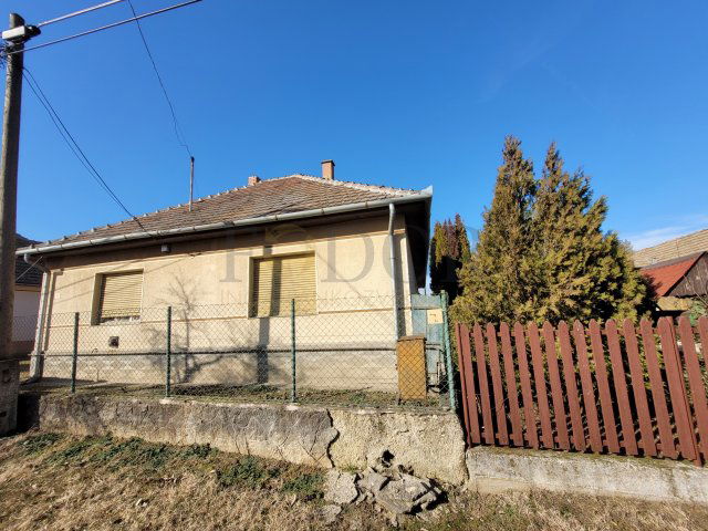 Eladó családi ház, Kókán 31.9 M Ft, 2 szobás