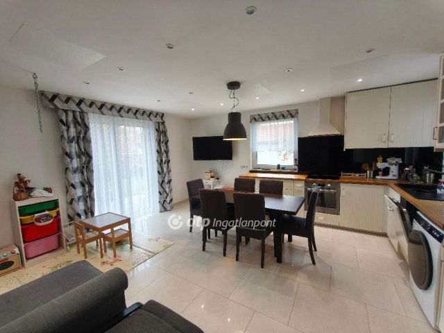 Eladó családi ház, Dunaharasztin 125 M Ft, 3 szobás