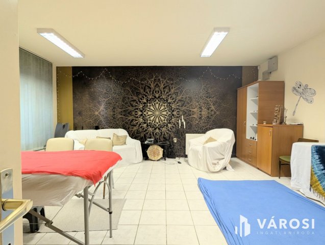 Eladó üzlethelyiség, Békéscsabán 25.9 M Ft, 1 szobás