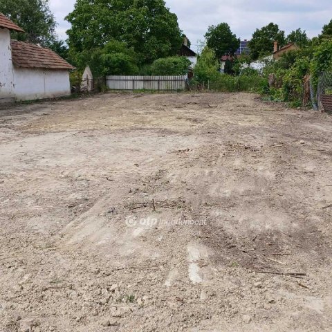 Eladó telek, Csongrádon 9.8 M Ft / költözzbe.hu