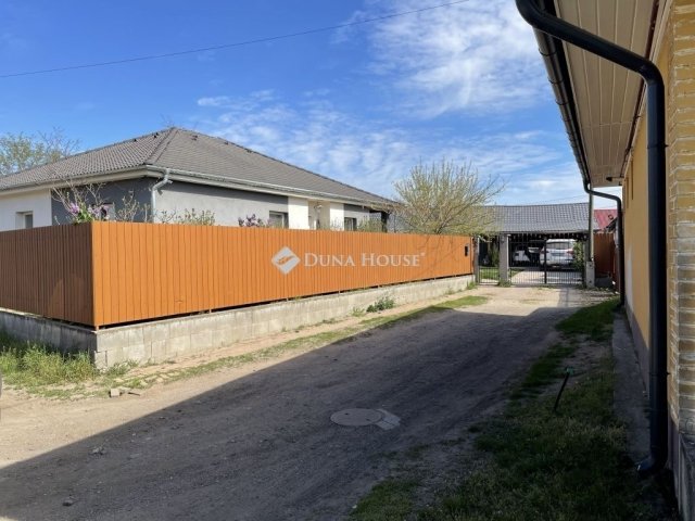 Eladó családi ház, Pilisen 115 M Ft, 7 szobás