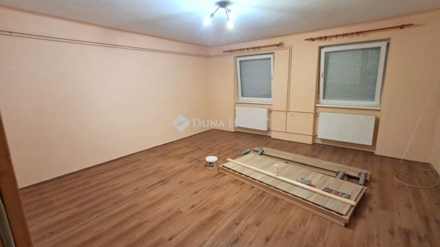 Eladó családi ház, Celldömölkön 30 M Ft, 3+1 szobás