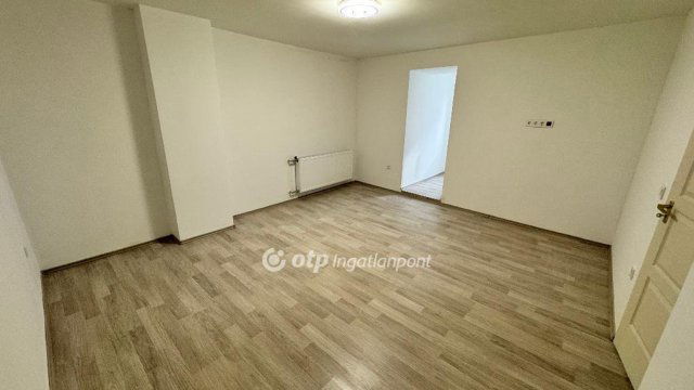 Eladó téglalakás, Pápán 51.9 M Ft, 1+1 szobás