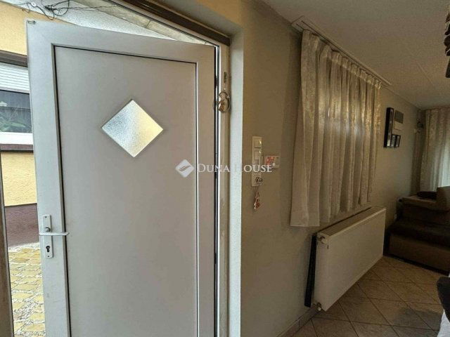 Eladó családi ház, Vecsésen 86.9 M Ft, 4 szobás