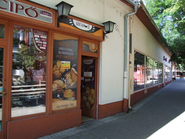 Kiadó üzlethelyiség, Gyulán, Városház utcában 100 E Ft / hó