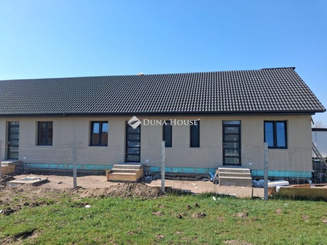 Eladó téglalakás, Kocséren 35.837 M Ft, 2 szobás