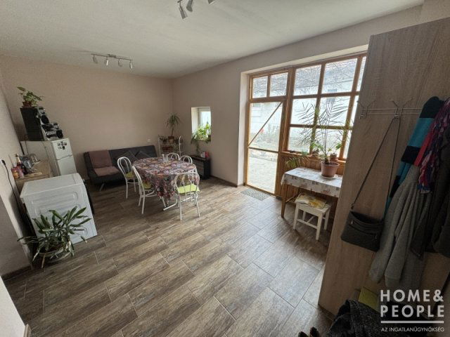 Eladó családi ház, Kiszomboron 51.999 M Ft, 6 szobás