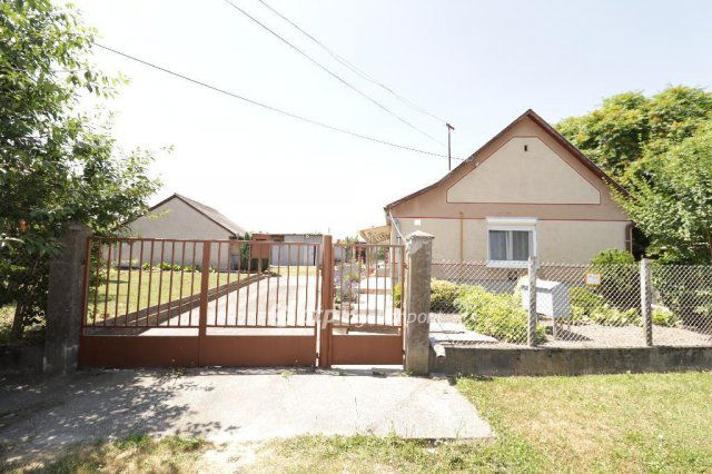 Eladó családi ház, Szalkszentmártonon 24.9 M Ft, 3 szobás