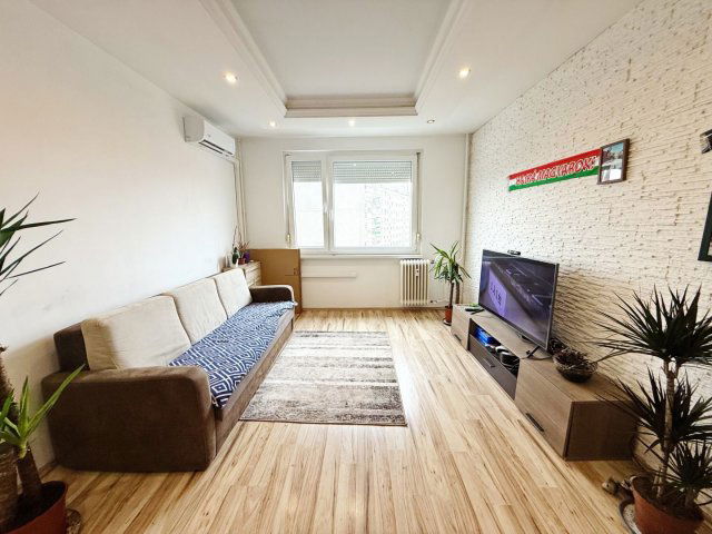 Eladó panellakás, Debrecenben 69.9 M Ft, 4 szobás