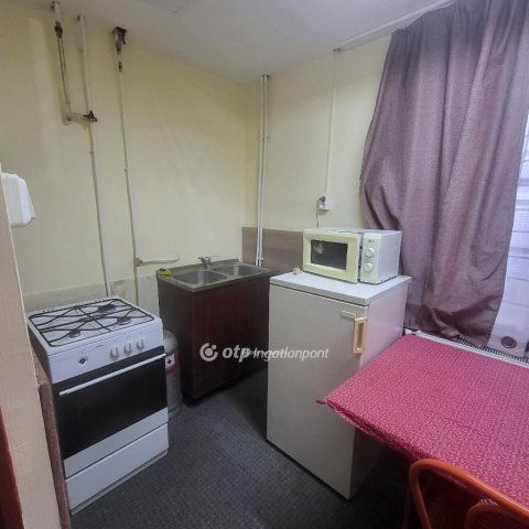 Eladó sorház, Mikepércsen 799 M Ft, 40 szobás