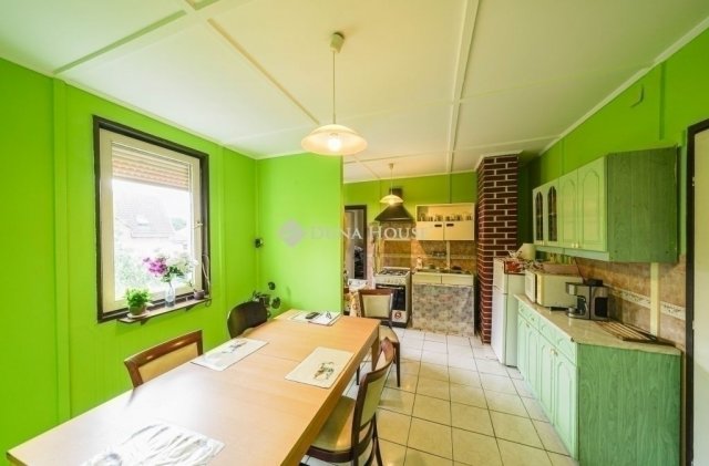 Eladó családi ház, Vecsésen 95 M Ft, 4 szobás