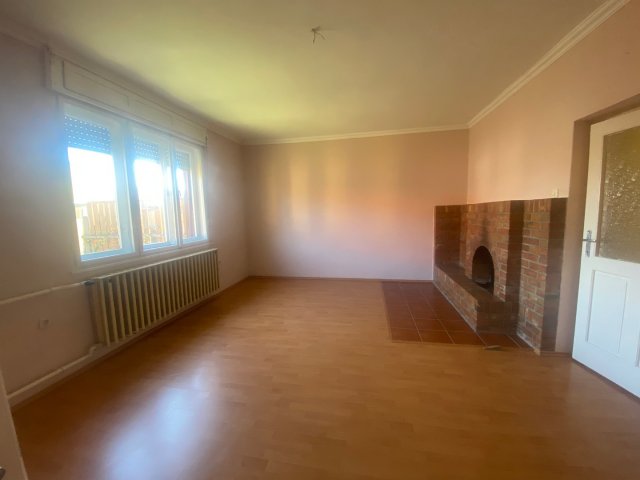 Eladó családi ház, Kiskunhalason 49.9 M Ft, 3 szobás