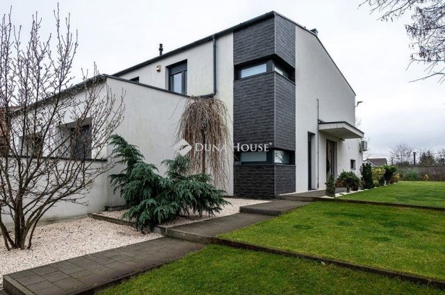 Eladó ikerház, Debrecenben 154.9 M Ft, 5 szobás