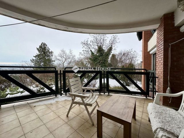 Eladó téglalakás, Pécsett 109 M Ft, 4 szobás