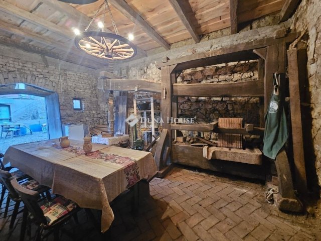 Eladó telek, Nyergesújfaluban 8.5 M Ft / költözzbe.hu