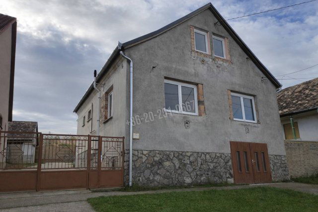 Eladó családi ház, Sombereken 45 M Ft, 8 szobás