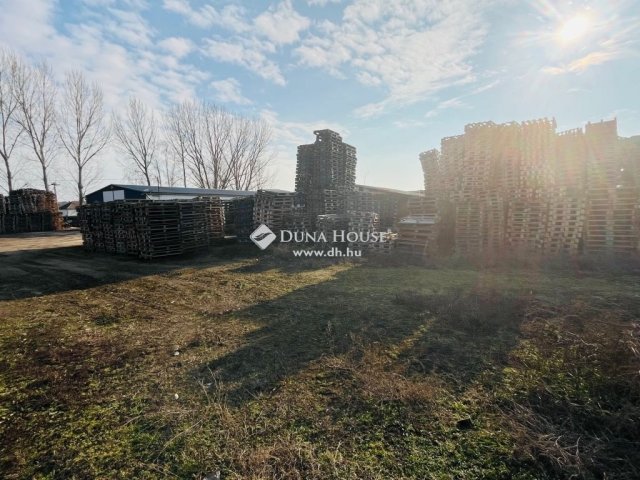 Eladó ipari ingatlan, Tápióbicskén 94.9 M Ft