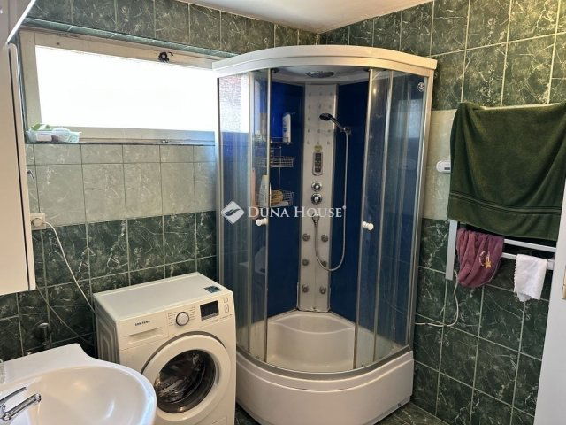 Eladó családi ház, Kecskeméten 128 M Ft, 4+1 szobás