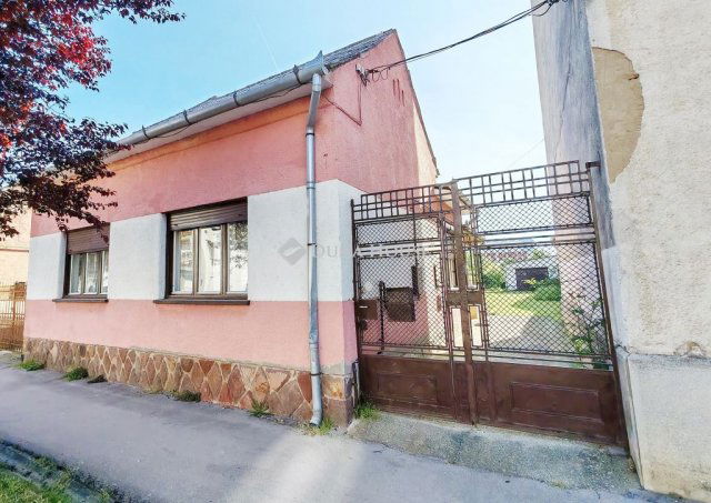 Eladó családi ház, Csurgón 23.5 M Ft, 4 szobás