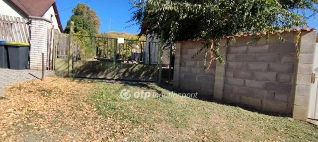 Eladó családi ház, Szekszárdon 29 M Ft, 1 szobás