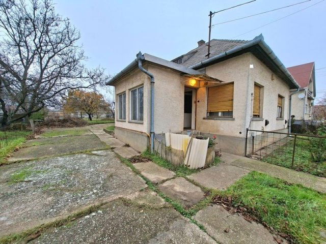 Eladó családi ház, Ercsiben 39.9 M Ft, 3 szobás
