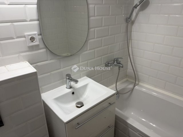 Eladó téglalakás, Budapesten, VI. kerületben 86.312 M Ft