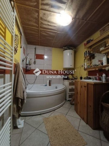 Eladó családi ház, Százhalombattán 74.9 M Ft, 5 szobás