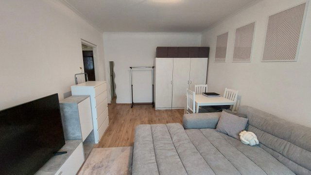 Kiadó panellakás, albérlet, XIX. kerületben, Csokonai utcában
