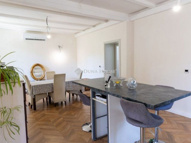 Eladó családi ház, Szentendrén 169.9 M Ft, 5 szobás