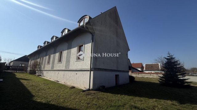 Eladó hotel, Fertőhomokon 215 M Ft, 8 szobás