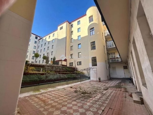 Eladó téglalakás, Budapesten, VI. kerületben 89.9 M Ft, 4 szobás