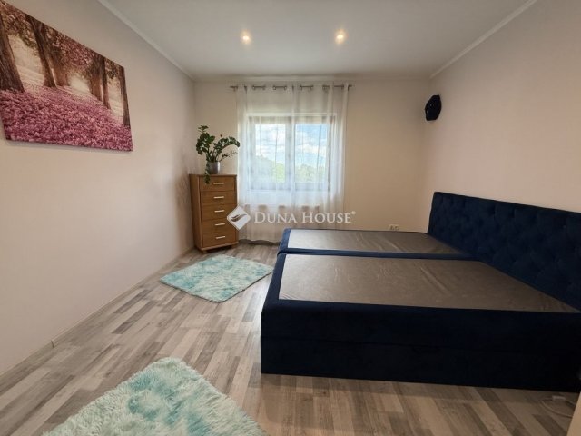 Eladó családi ház, Péterin 155 M Ft, 3 szobás