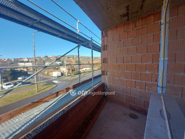 Eladó téglalakás, Pécsett 60.896 M Ft, 2 szobás