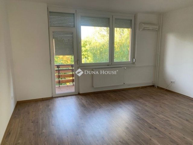 Eladó téglalakás, Tatán 68 M Ft, 3 szobás