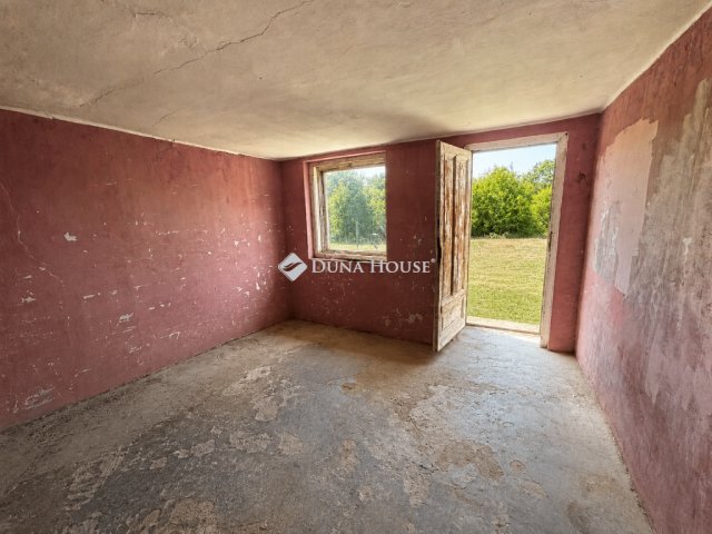 Eladó családi ház, Dégen 12.9 M Ft, 1 szobás