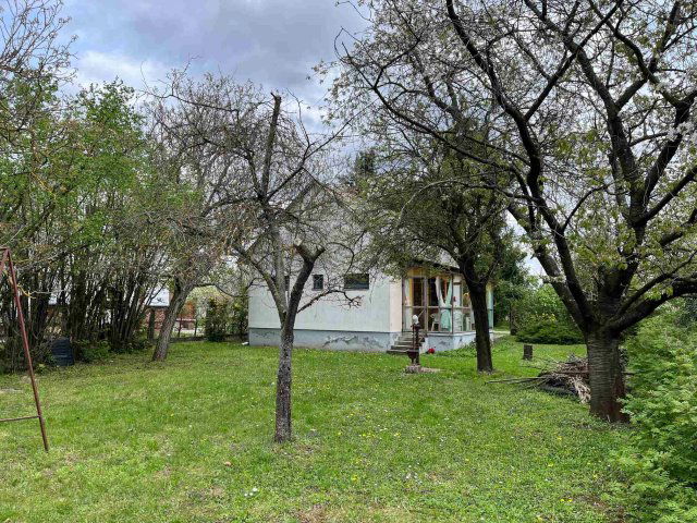 Eladó családi ház, Balatonvilágoson 57.9 M Ft, 8 szobás