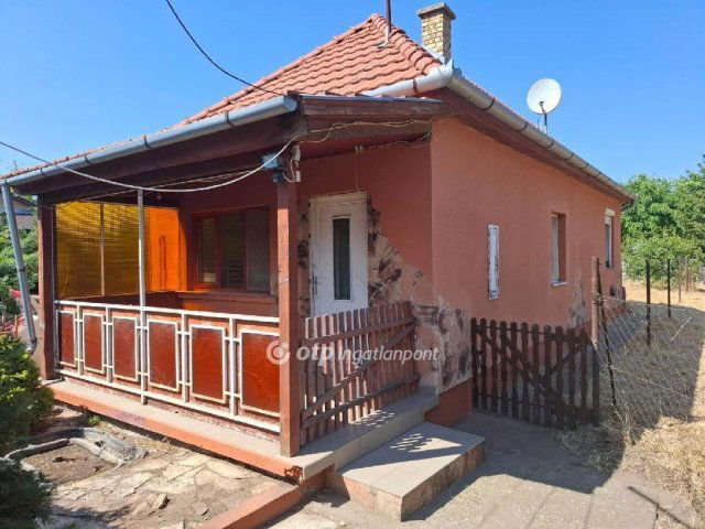 Eladó családi ház, Cegléden 31.8 M Ft, 2+1 szobás