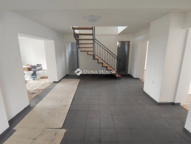 Eladó családi ház, Vértesszőlősön 110 M Ft, 4 szobás