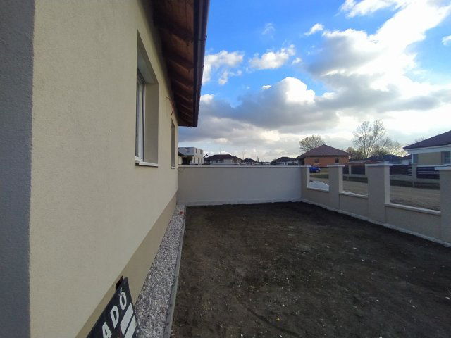 Eladó ikerház, Vácrátóton 99.8 M Ft, 4 szobás