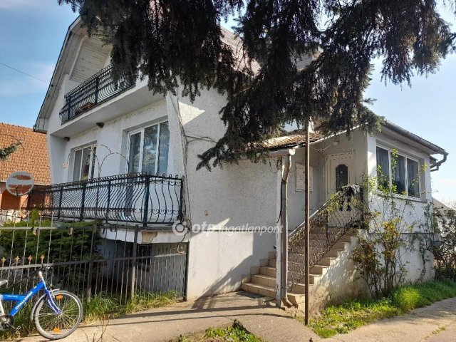 Eladó családi ház, Záhonyon 39.9 M Ft, 4+1 szobás