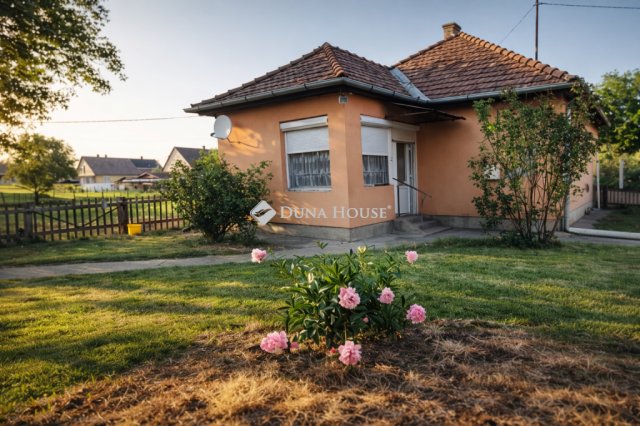 Eladó családi ház, Tápiószentmártonon 26.9 M Ft, 3 szobás