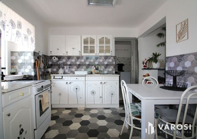 Eladó családi ház, Sárbogárdon 42.9 M Ft, 4+2 szobás