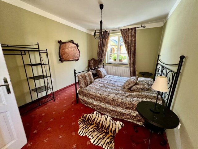 Eladó családi ház, Sukorón 850 M Ft, 10 szobás