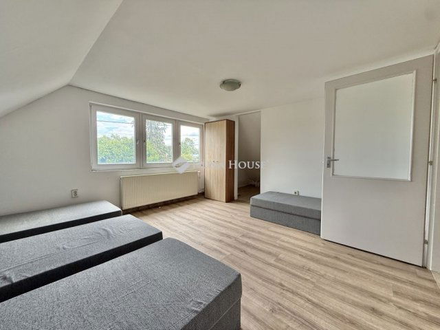 Eladó családi ház, Pakson 59.9 M Ft, 6 szobás