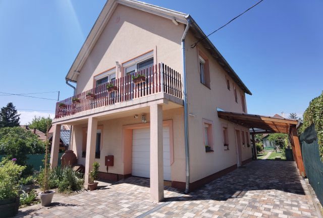 Eladó ikerház, Balatonalmádiban 160 M Ft, 5 szobás