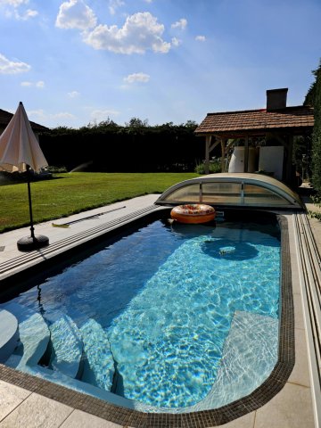 Eladó családi ház, Szadán 259 M Ft, 5+1 szobás