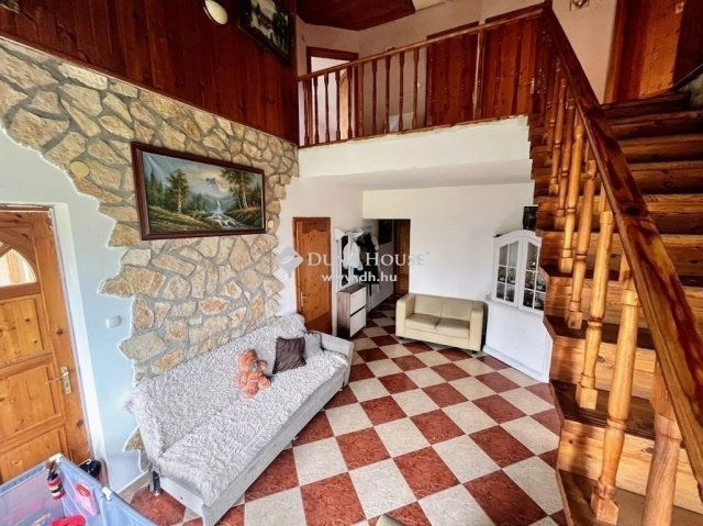 Eladó családi ház, Pécsett 65 M Ft, 6 szobás