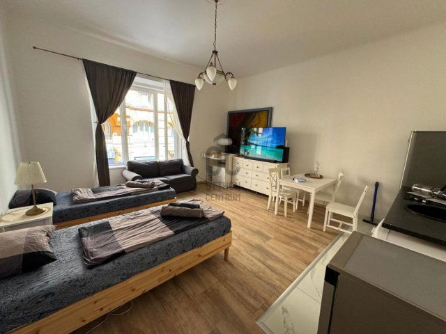 Eladó téglalakás, Budapesten, VII. kerületben 152 M Ft, 3 szobás