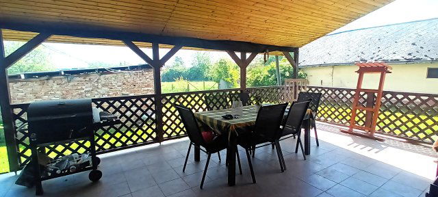 Eladó családi ház, Karádon 43.815 M Ft, 6 szobás