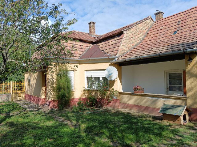 Eladó családi ház, Dunaszentmiklóson 67.5 M Ft, 3 szobás